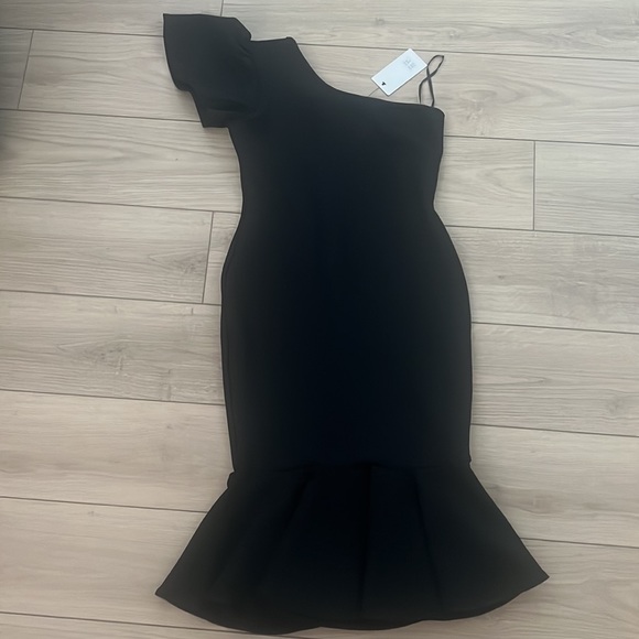 ✨NWT✨ VICI Bold Moves One Shoulder Ruffle Bodycon Midi Dress in Black - XL - Picture 8 of 9